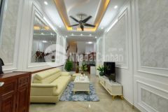 Bán nhà chợ ngũ hiệp.ba bước chân ra tecco.60m5 tầng.3tỷ