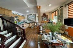 Bán gấp nhà cầu giấy 10m ra phố 40m2 5 tầng giá 4,2tỷ nhà đẹp ở luôn