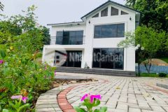 Bán khuôn viên nghỉ dưỡng 3634m sẵn biệt thự, nằm vị trí trung tâm thị trấn lương sơn, giá đầu tư