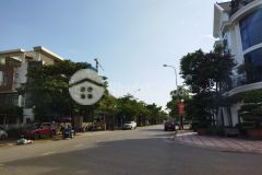 Chu cân tiên ban 221m2 đât khu 31ha trâu quy, gia lâm, kinh doanh, săn biêt thư 3 tâng.