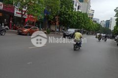 Gia đình cần bán gấp nhà mặt phố ngọc khánh, ba đình. diện tích 35m2 mt 4,5m, nở hậu.