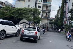 Cần bán nhà mặt phố quận đống đa dt 60m2x4 tầng giá 5,6 tỷ, cực hiếm 93trm2, sđcc, vỉa hè rộng.