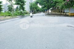 Hàng hiếm phố quang lai bay nhanh tíc tắc.