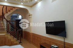 Nhà đẹp ở ngay, thuỵ khuê, sát phố, thông hồ tây, 40m2, 5 tầng giá chỉ 5 tỷ.