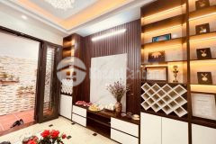 Cần bán nhà đường võ chí công 5 tầng phân lô 67m2 giá 13 tỷ