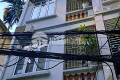Bán nhà hoàng cầu quận đống đa ngõ ô tô tránh sát vườn hoa,bệnh viện,5 tầng 67m2 giá 13,6 tỷ