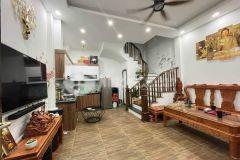 Bán nhà phố ngọc trì, 5 tầng đầy đủ nôj thất gần chợ nhà văn hóa.