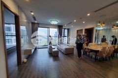 Bán chung cư vinhomes căn góc 2pn1 cao cấp tiêu chuẩn gold nhỉnh 1 tỷ.