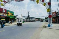 Lô đất nằm cách ngân hàng agribank 400m