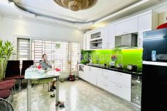 Duy nhất bán nhà trung kính đôi,ô tô tránh,vỉa hè,60m,5t,4.8m giá chỉ 14 tỷ lh hải cg 0966866250