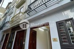 Đức diễn 20m ra ô tô tránh nhau vỉa hè rộng 2,5m