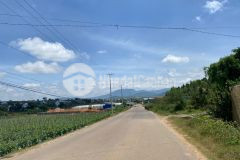 Chính chủ bán lô đất mặt tiền đường nhựa dh13. có sẵn thổ cư. sổ riêng. giá hơn 1 tỷ. lh 0978053738