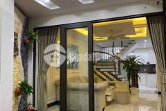 Ngọc hồi 47m 5.7 tỷ đi bộ ra phố ô tô đỗ cửa