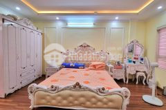 Nhà hiếm ngõ 5 hoàng quốc việt dt 32m2 x 5 tầng mt 3,8m giá nhỉnh 4 tỷ.