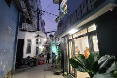 Nhà đẹp 40m2 hẻm ba gác, chỉ cần dọn vô ở liền, lạc long quântân bình