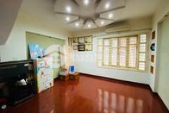 Nhà đẹp, hai mặt thoáng, ánh sáng ngập tràn căn phòng, ô tô tránh, phù hợp nhà để ở vị trí đẹp, vài