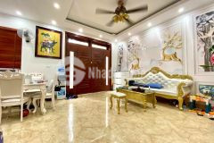 Bán nhà gia thuỵ, long biên 5 tầng,ô tô đỗ cổng.nhỉnh 3.5 tỷ