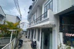 Nhà 1 trệt 2 lầu 4 phòng ngủ cách chợ đà lạt chỉ 7 phút đi xe