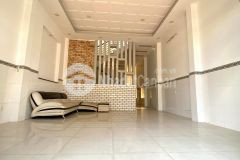 Nhà ngã 6 cộng hòa ô tô tứ tung, đa tiện ích sử dụng.