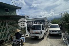 Ban nha mơi xây đương ô tô ne nhau view đep