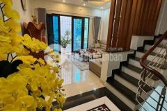 Bán nhà phố cự lộc, 50m2, 5 tầng, mt 4.4m, ô tô qua, 6.5 tỷ, 0925088355.