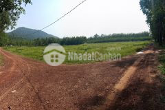 Xinh chào ac. tấn có lô đất giới thiệu đến ac 32m ngang, 2 mặt tiền và dựa lưng núi và giáp hồ.