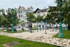 Ban chdv 20p đang cho thuê 120trthang, 6x20m, 6l, view công viên, chi nhinh 20 ty