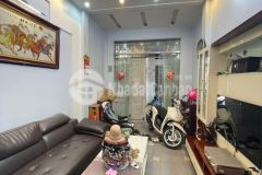 Gia đình cần bán nhà phường liễu giai, ở ngay, 34m2, 5 ngủ giá chỉ 4.25 tỷ