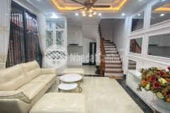 Bán nhà 7 ngõ 8932 lạc long quân, mặt ngách, ngõ riêng, nhà mới dt 33m5 tầng4.8 tỷ