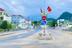 Mặt nhìn sông, lưng tựa núi, thoáng mát, giữa lòng thị trấn, đường 7.5, chỉ 600tr.