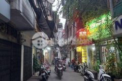 Bán gấp nhà cũ đống đa 30m, mt 4m, 3.8 tỷ ô tô đỗ cửa