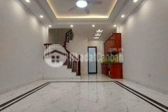 Bán nhà rẻ nhất long biên 33m x 5 tầng full mái tôn chuồng cọp giá chỉ 2,55tỷ.