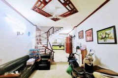 Nhà bằng liệt, 48m2 5 tầng, gần hồ linh đàm, ô tô đỗ cổng giá chỉ 2 tỷ 8