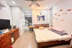 Cần bán nhà pháo đài láng, đống đa 49m2, 4 tầng, mt 4.5m, giá 4.5 tỷ. lh 0986519695.