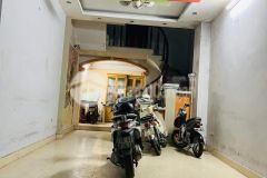 Cần bán nhà cầu giấy gần 55m, 5 tầng, mặt tiền gần 4.5m, kinh doanh khủng, nhà gần phố. giá 6 tỷ