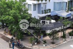 Biệt thự mặt tiền, lô góc q8, 234m2, 3 tầng, ngang gần 9m, 19.3 tỷ.