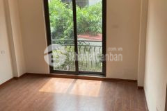 Bán nhà cổ linh long biên 30mx5t giá 3 tỷ ngõ thông ô tô qua nhà gần phố.