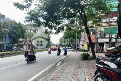 Vip mặt phố nguyễn văn cừ, vỉa hè kinh doanh đỉnh của đỉnh