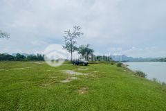 Bán gấp lô đất bám sông bôi có dt 1100m2 full thổ cư, chỉ vài bước chân là đến ngay điểm cắm trại