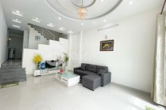 Nhà mới đẹp xinh 1 trệt 2 lầu xách vali vào là ở