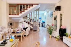 Bán nhà lạc long quân ô tô tránh dt 90m 5 tầng mt7.3m gía 14.9 tỷ