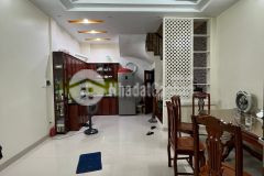 Plô nguyễn trãi royal city, lô góc, mặt ngõ, gần ô tô 33mx5t, mt 3.7m, gia 3.5 tỷ.