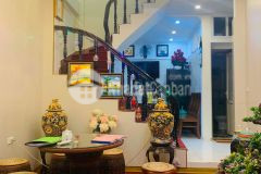 Nhỉnh 5 tỷ có ngay nhà láng hạ cách phố 30m dt 40m2 bagac đỗ cửa