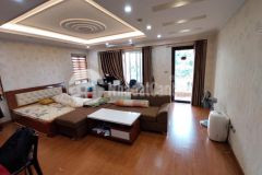Nhà đẹp hoàng cầu 50m 6 tầng gần ô tô, ở ngay gần hồ 7.1 tỷ