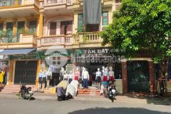 Nhà đẹp cầu giấy vị trí trung tâm kinh doanh đỉnh cách mặt phố 20m ô tô tặng hết nội thất