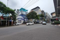 Bán nhà mặt phố hoàng cầu cạnh ga tầu cao tốc vị trí vip lô góc 68 tỷ