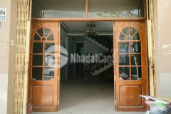 Cần tiền đi nước ngoài cần bán nhanh nhà mặt phố.