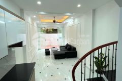 Bán nhà ngô gia tự long biên 40mx5t ngõ thông trung tâm tiện ích nhỉnh 3 tỷ.