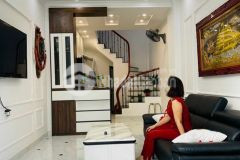 Bán căn nhà mới thượng thanh long biên 38 m2 5 tầng 3.4 tỷ gần trường học các cấp