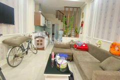 Bán nhà 5 tầng long biên, gần aoen, chợ, giá chỉ 2,x tỷ.